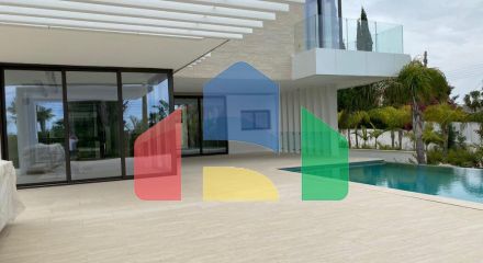 For Sale - Villa 790 m² in Limassol