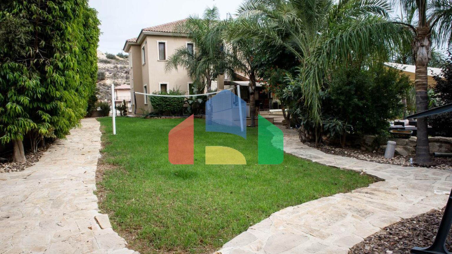 Продаж - Вілла 600 m² В Лимассоле