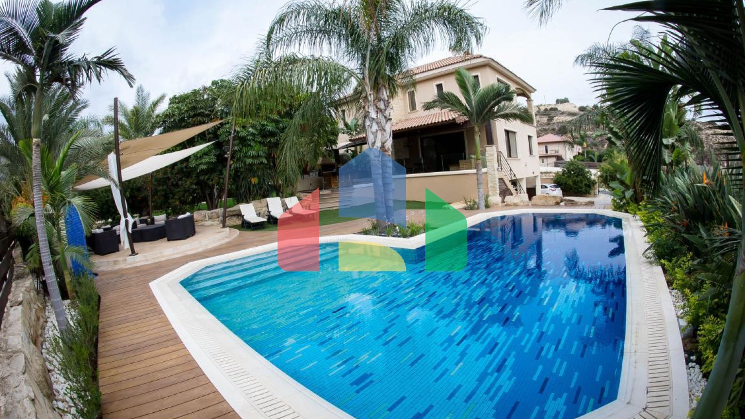 Продаж - Вілла 600 m² В Лимассоле