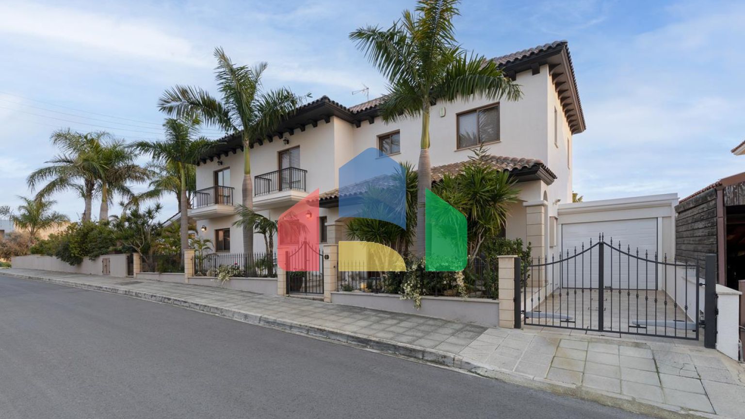 Продаж - Котедж 246 m² В Лимассоле