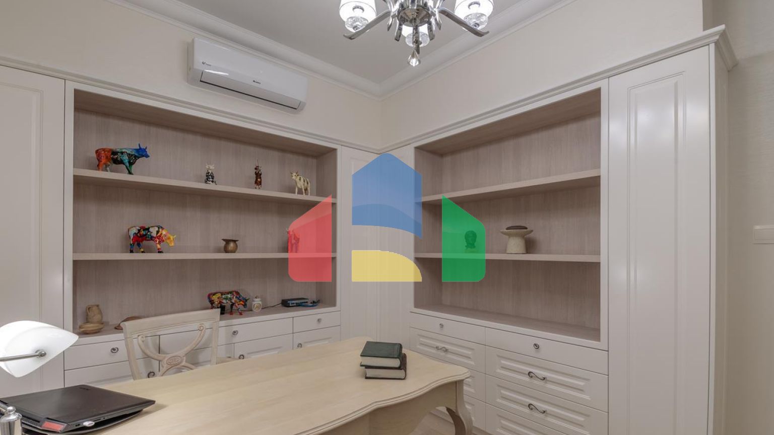 Продаж - Котедж 246 m² В Лимассоле