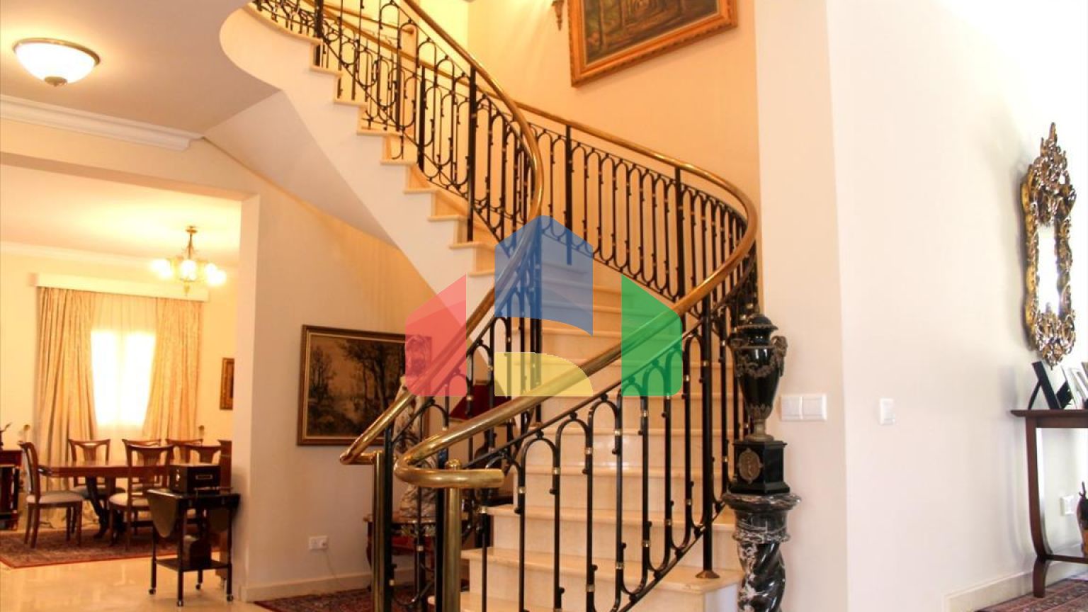 Продаж - Вілла 320 m² В Лимассоле