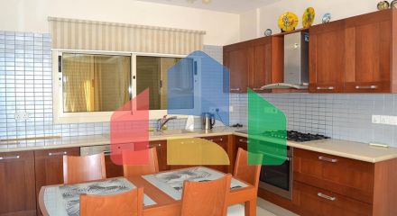 For Sale - Villa 470 m² in Limassol