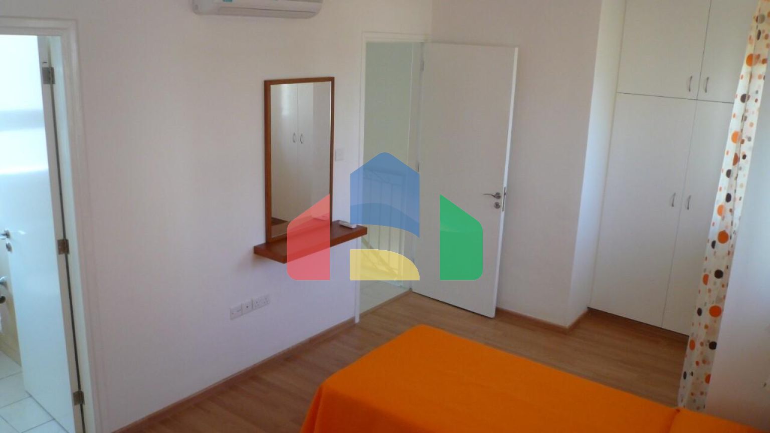 Продаж - Таунхаус 98 m² В Лимассоле