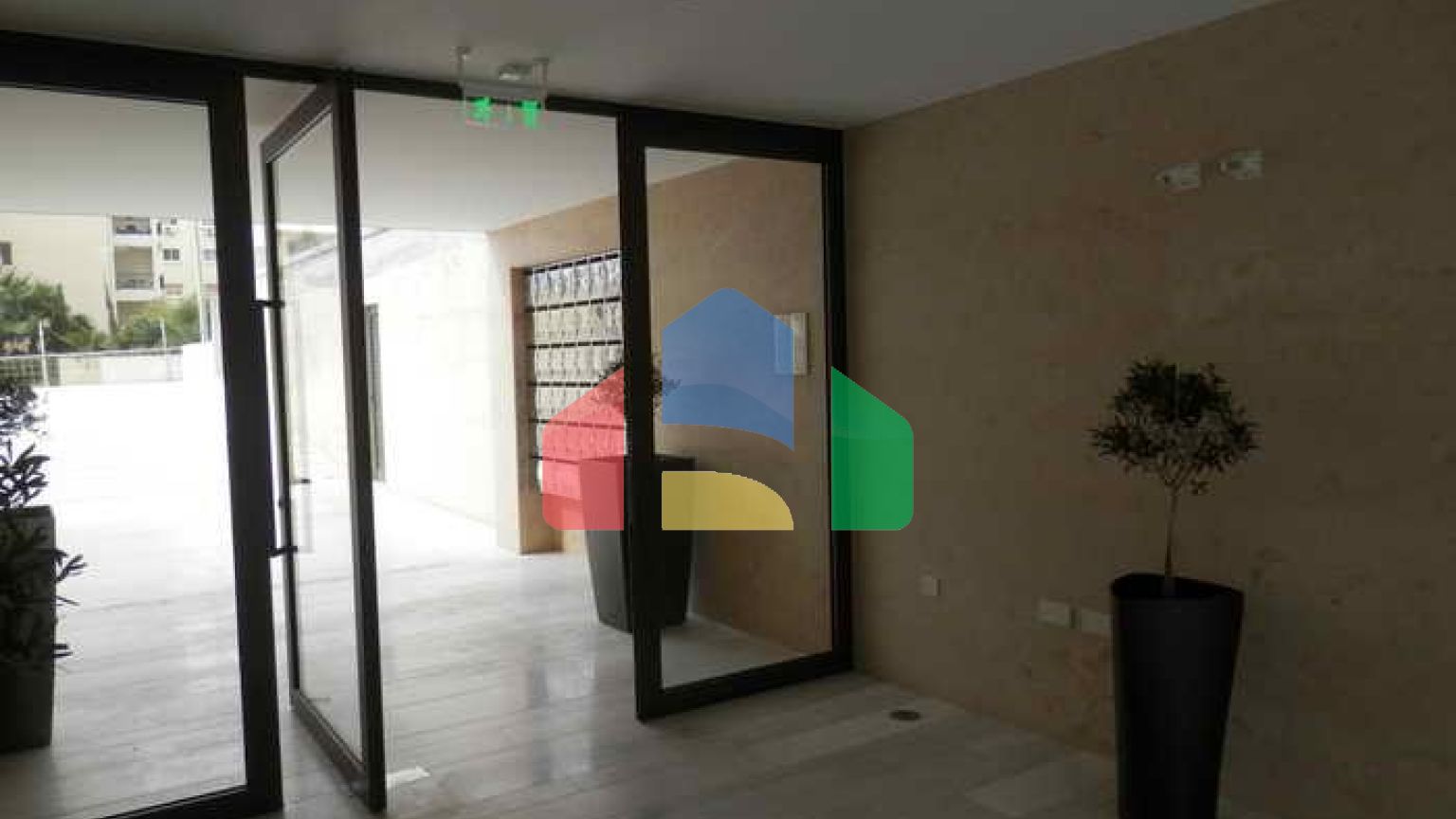 Продаж - Квартира 100 m² В Лимассоле