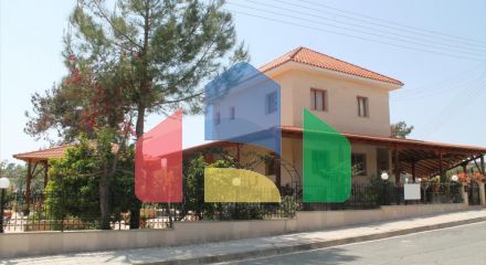 For Sale - Detached house 240 m² in Limassol