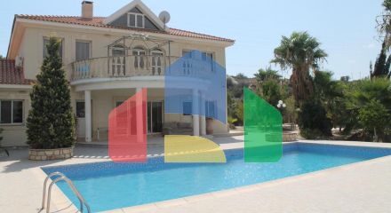 For Sale - Villa 500 m² in Limassol