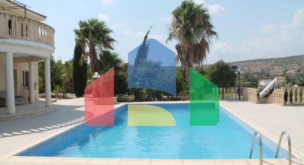 For Sale - Villa 500 m² in Limassol