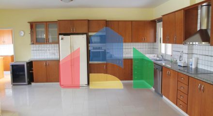 For Sale - Villa 500 m² in Limassol