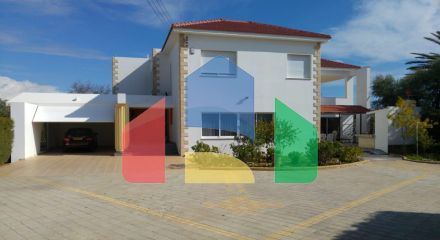 For Sale - Villa 470 m² in Limassol