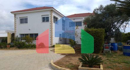 For Sale - Villa 470 m² in Limassol