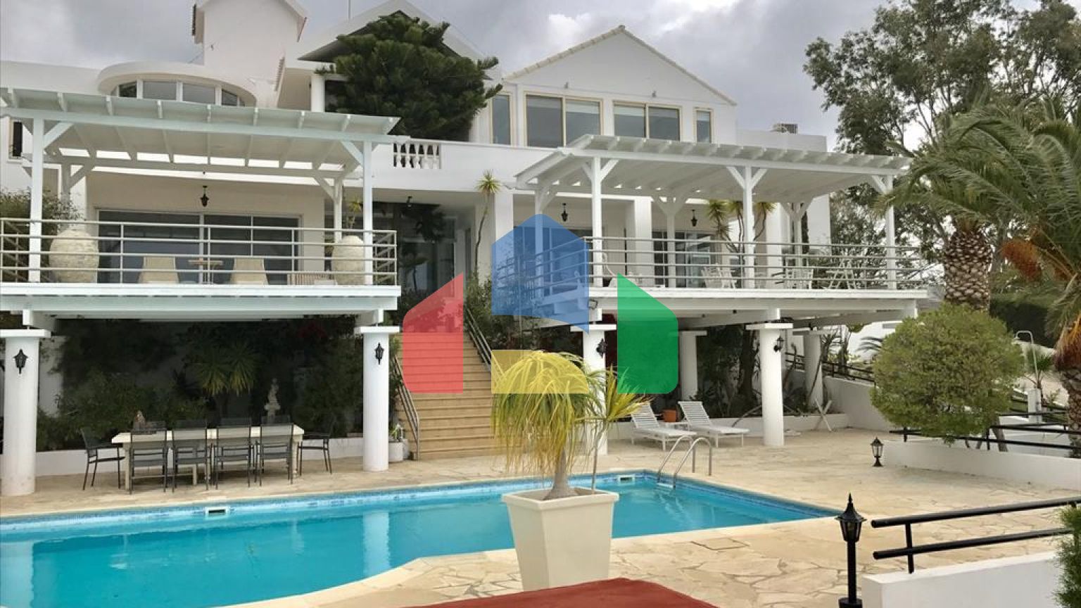 Продаж - Вілла 550 m² В Лимассоле