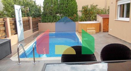 Продаж - Вілла 190 m² В Лимассоле