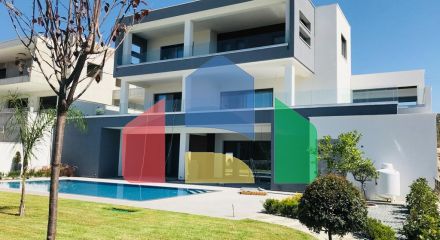 For Sale - Villa 711 m² in Limassol