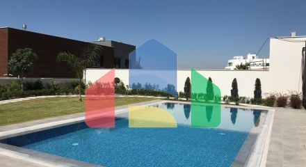 For Sale - Villa 711 m² in Limassol