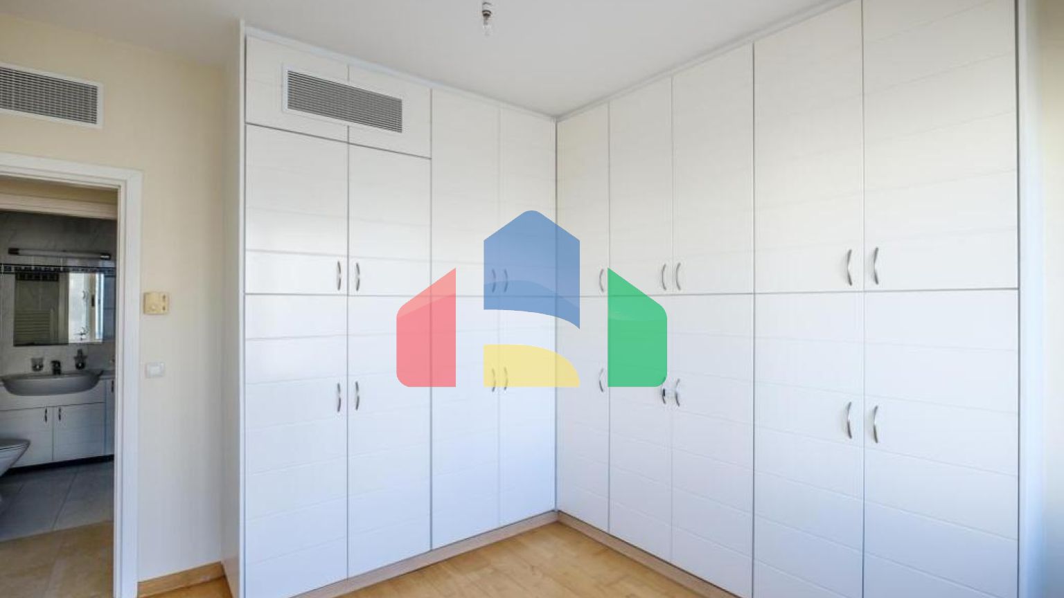 Продаж - Квартира 200 m² В Лимассоле