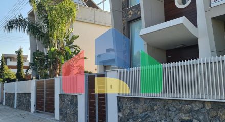 For Sale - Villa 275 m² in Limassol