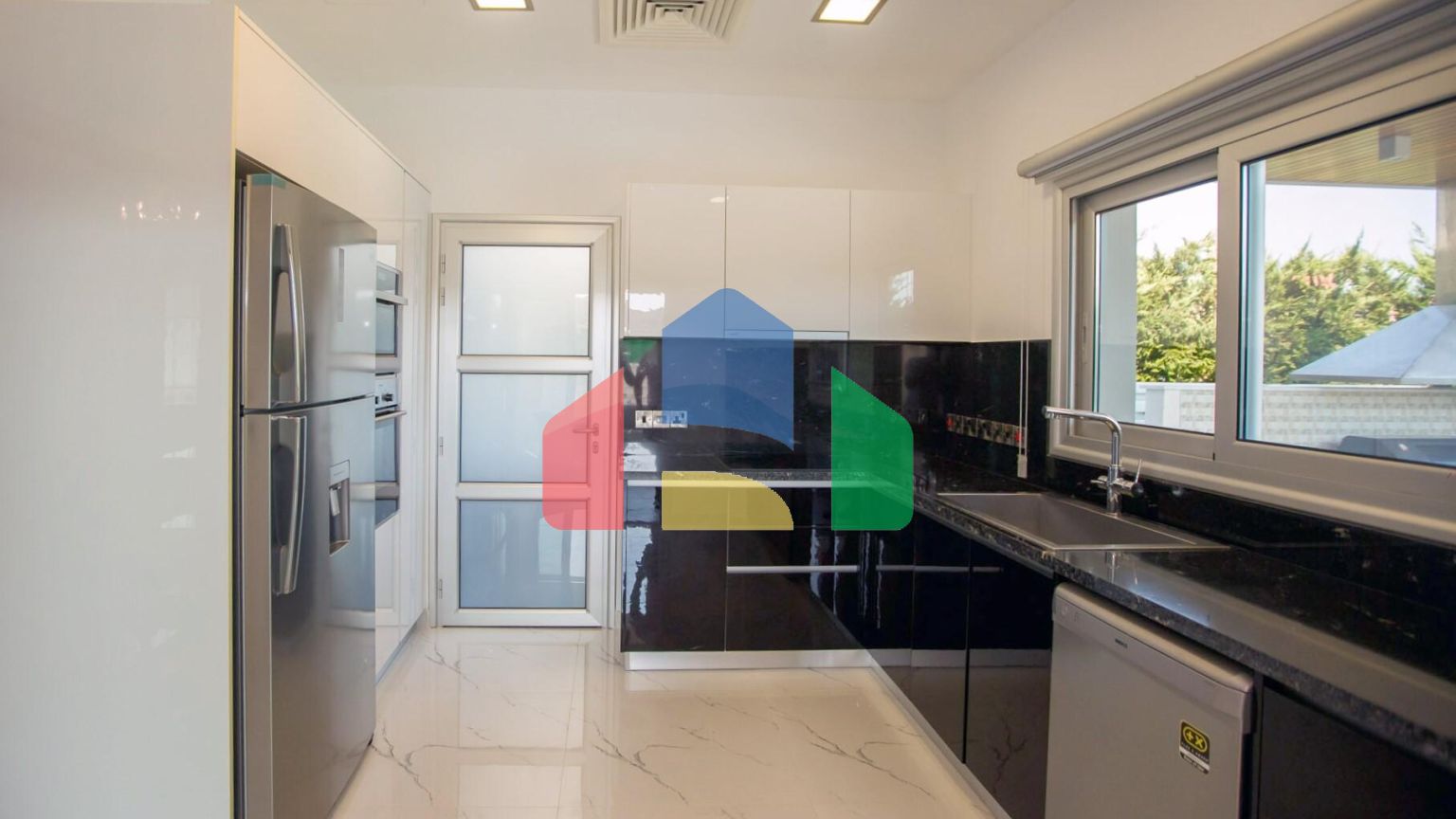 Продаж - Вілла 275 m² В Лимассоле