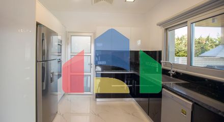 Продаж - Вілла 275 m² В Лимассоле