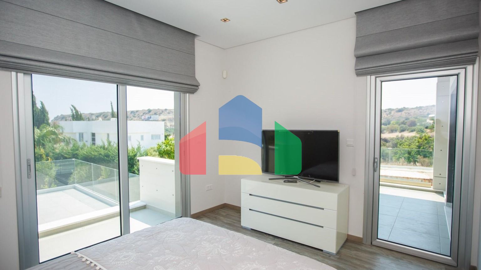 Продаж - Вілла 275 m² В Лимассоле