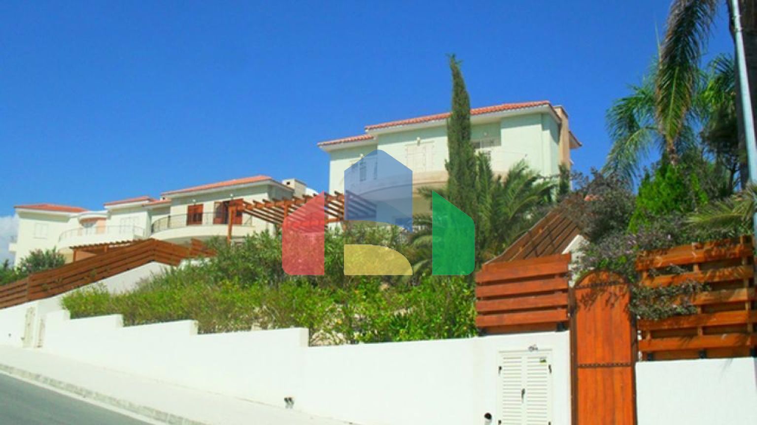 Продаж - Вілла 243 m² В Лимассоле