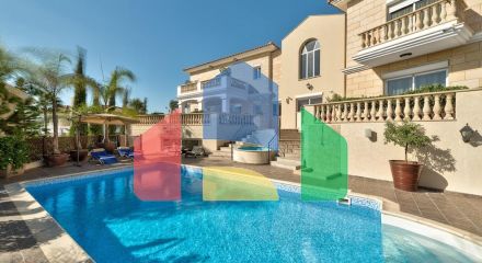 For Sale - Villa 575 m² in Limassol
