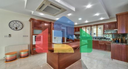 For Sale - Villa 575 m² in Limassol