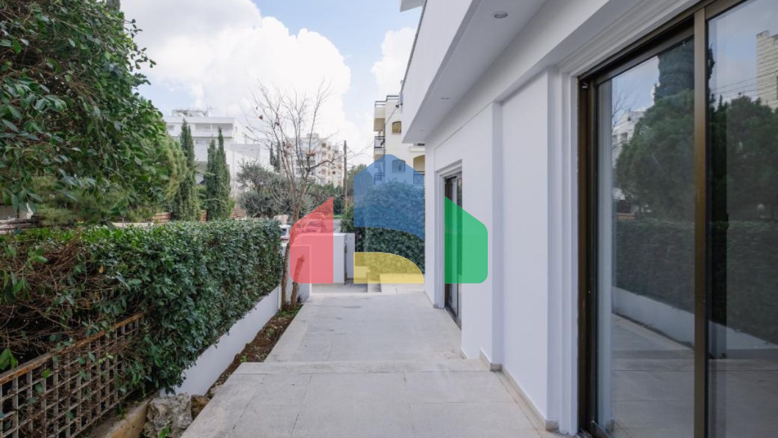 Продаж - Котедж 411 m² В Никосии