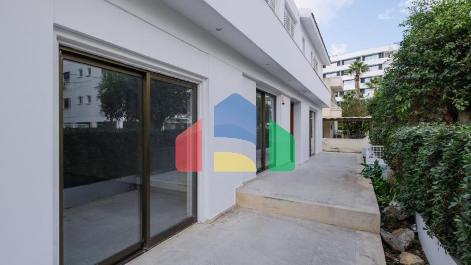 Продаж - Котедж 411 m² В Никосии