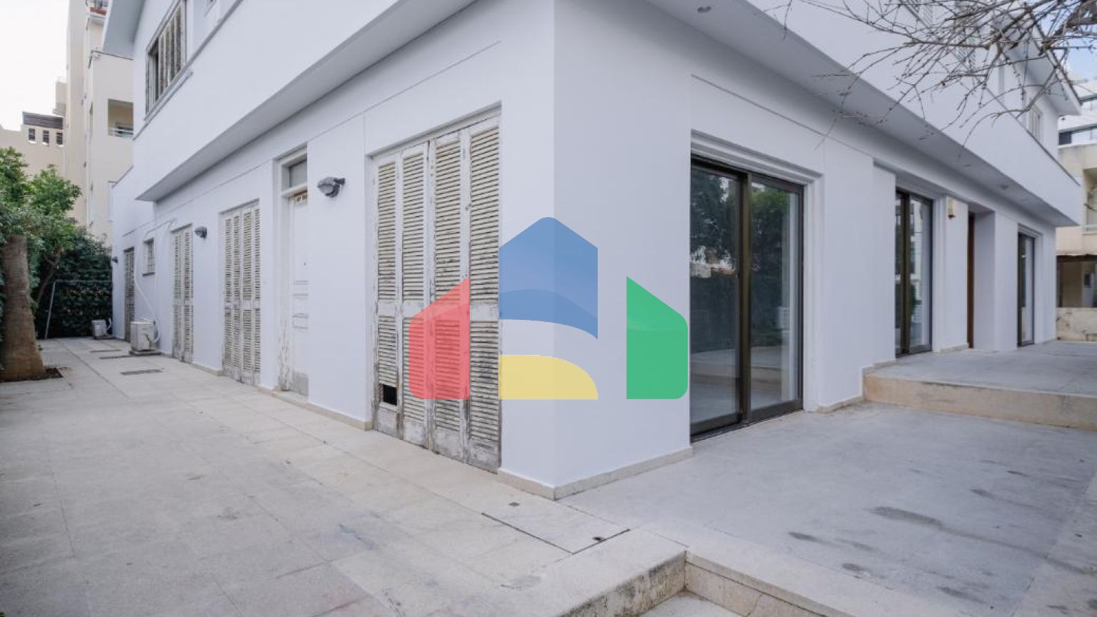 Продаж - Котедж 411 m² В Никосии