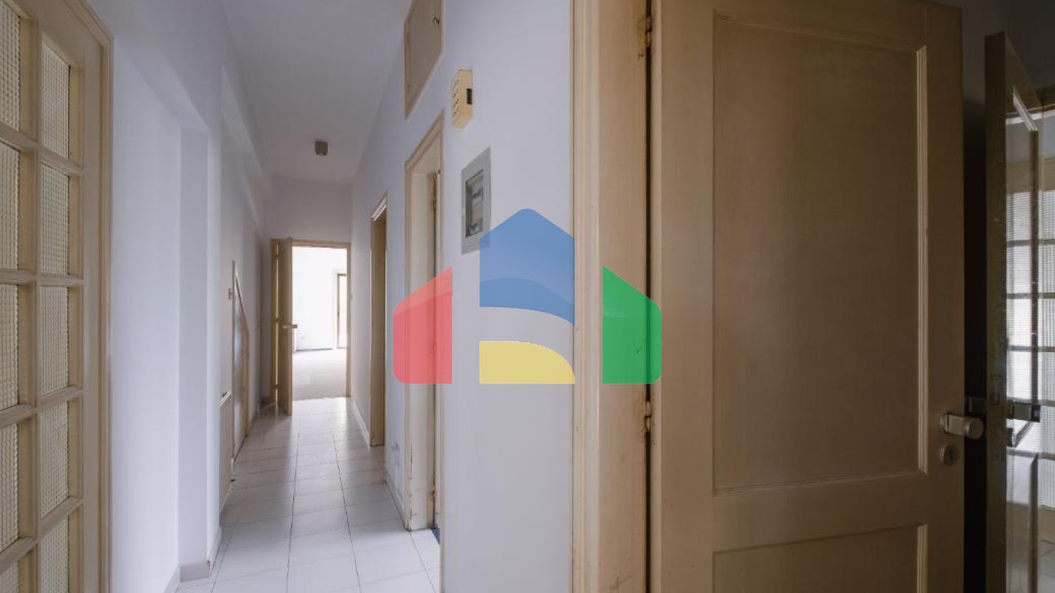 Продаж - Котедж 411 m² В Никосии