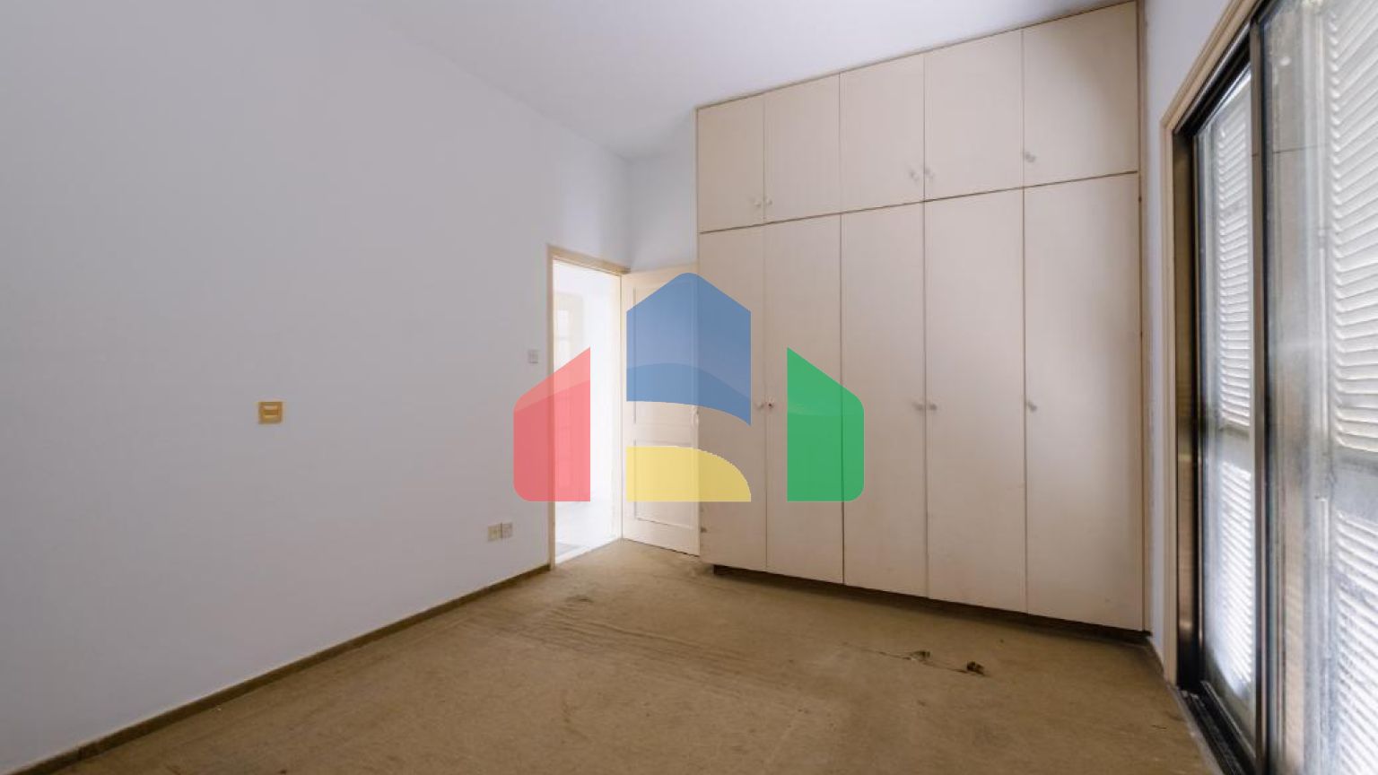 Продаж - Котедж 411 m² В Никосии