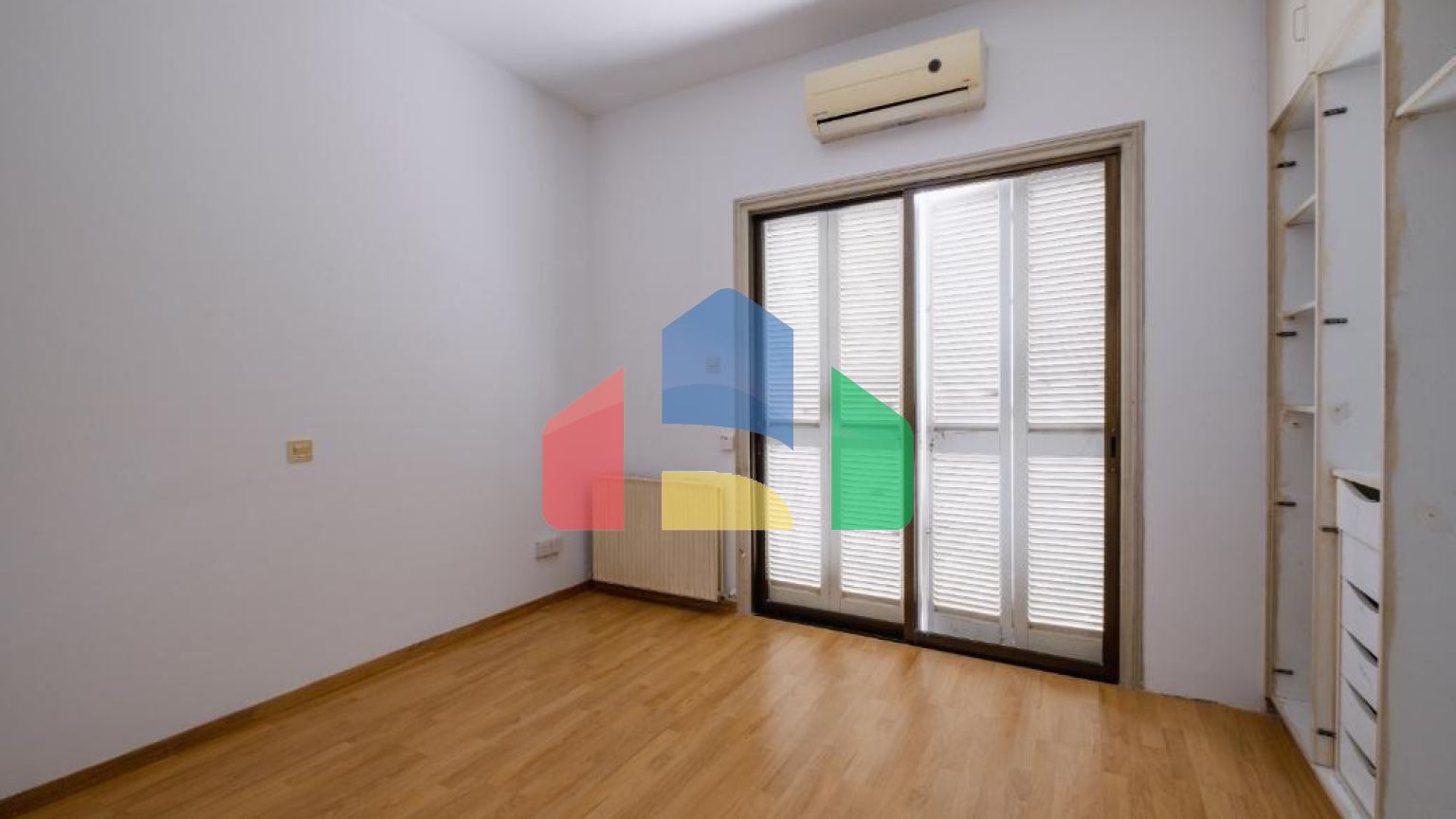 Продаж - Котедж 411 m² В Никосии