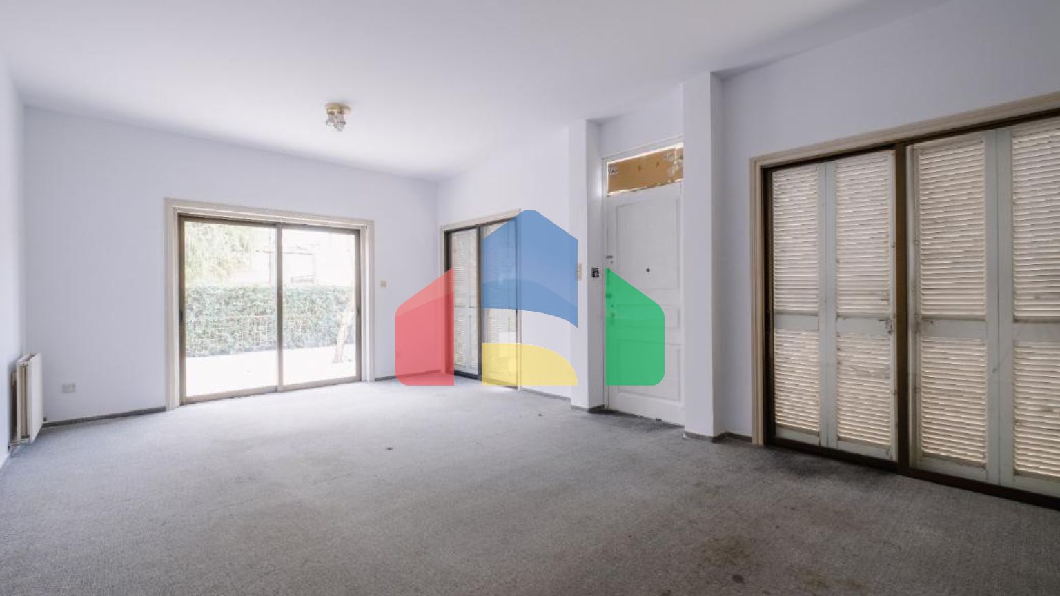 Продаж - Котедж 411 m² В Никосии