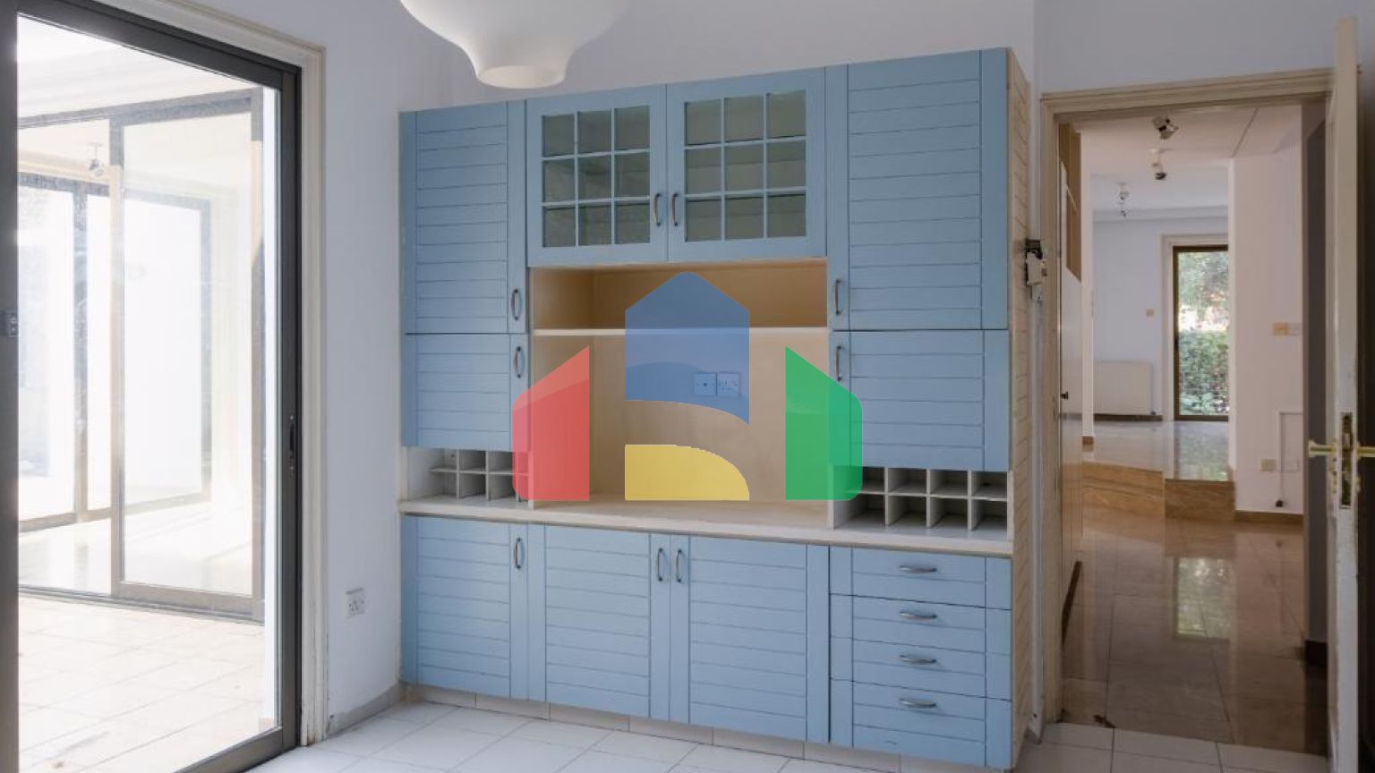 Продаж - Котедж 411 m² В Никосии