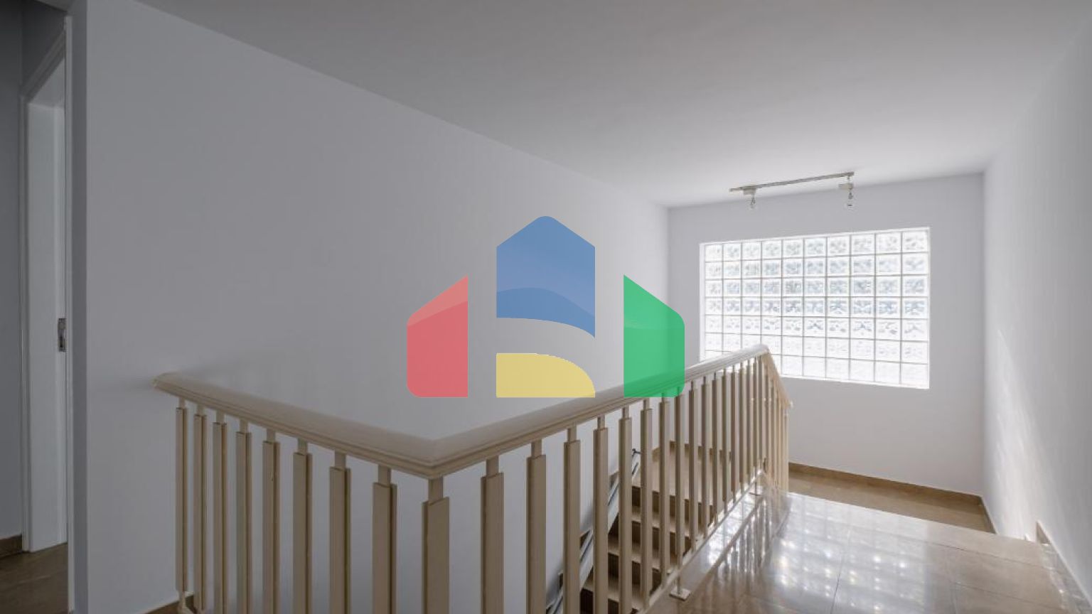 Продаж - Котедж 411 m² В Никосии