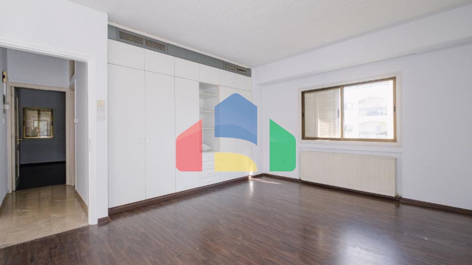 Продаж - Котедж 411 m² В Никосии