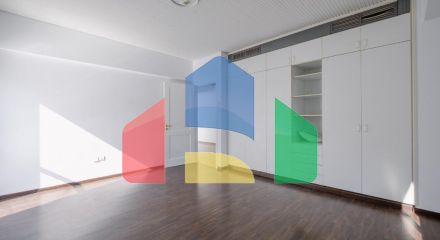 Продаж - Котедж 411 m² В Никосии