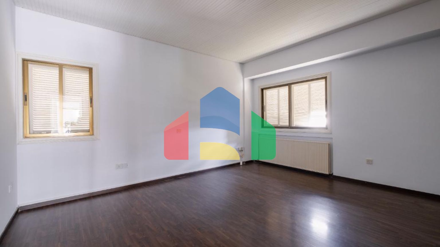 Продаж - Котедж 411 m² В Никосии