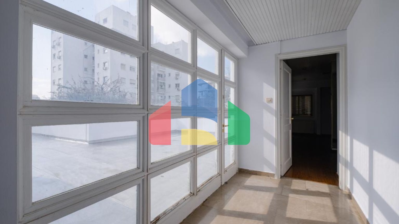 Продаж - Котедж 411 m² В Никосии