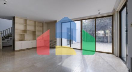 Продаж - Котедж 411 m² В Никосии