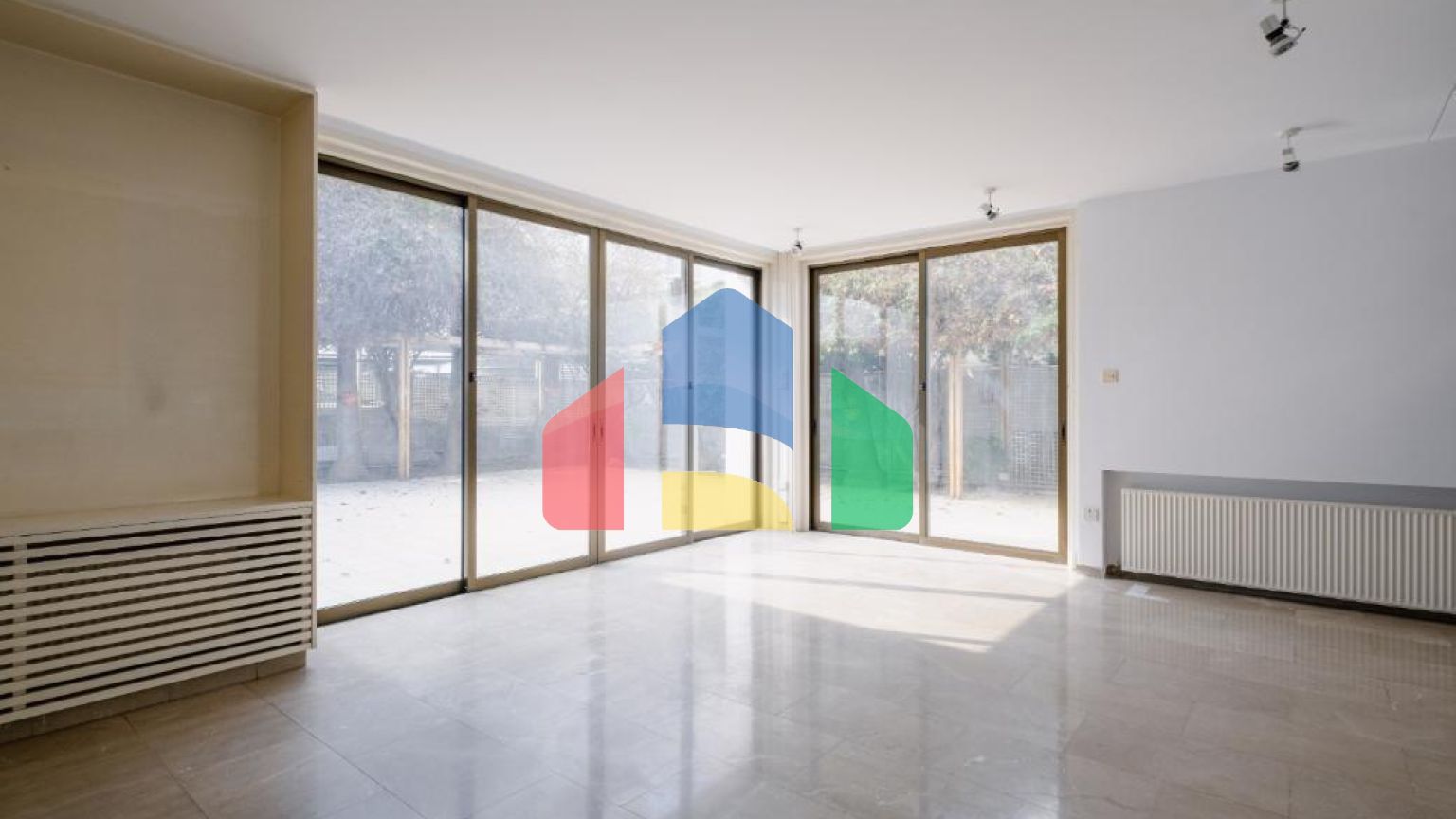 Продаж - Котедж 411 m² В Никосии