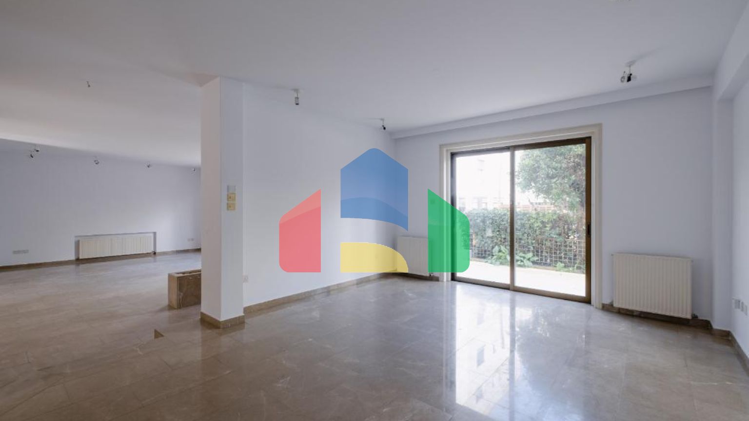 Продаж - Котедж 411 m² В Никосии