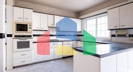 Продажа - Коттедж 350 m² в Никосии