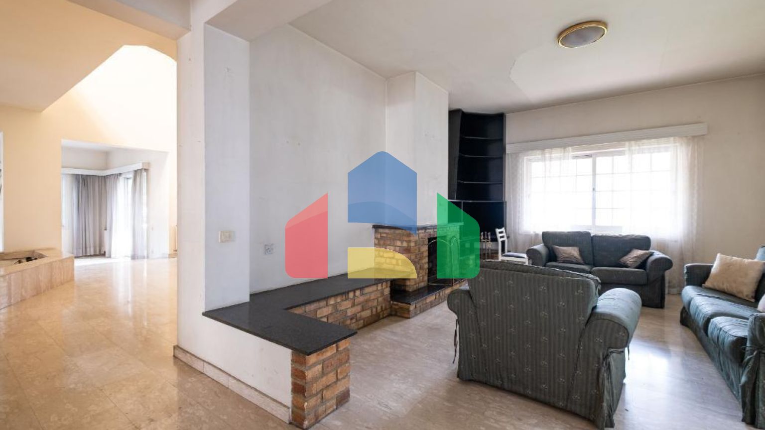 Продаж - Котедж 350 m² В Никосии