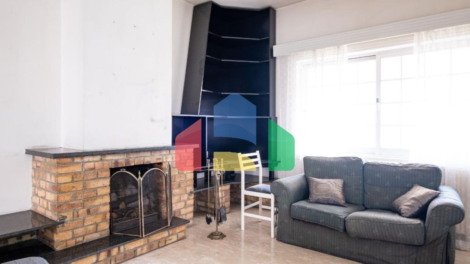 Продаж - Котедж 350 m² В Никосии