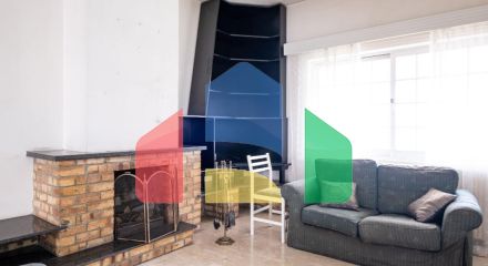 Продаж - Котедж 350 m² В Никосии