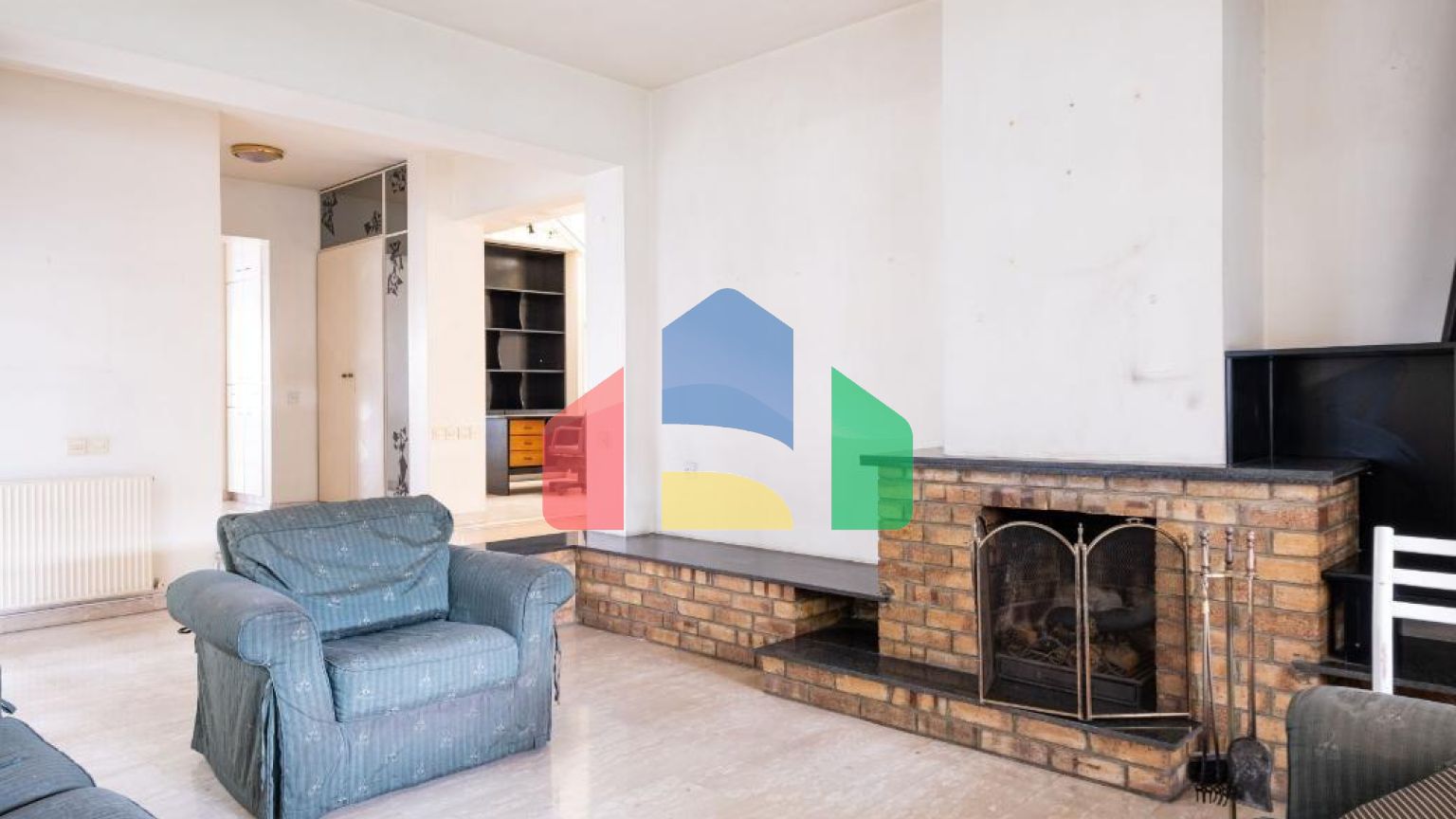 Продаж - Котедж 350 m² В Никосии