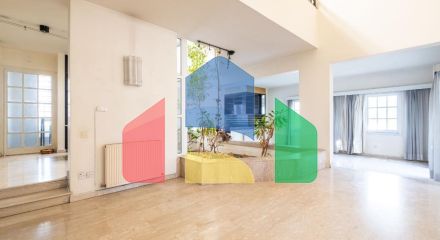 Продаж - Котедж 350 m² В Никосии