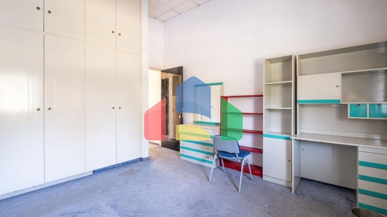 Продаж - Котедж 350 m² В Никосии